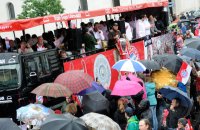 Fussball Champions Party 2013: FC Bayern Muenchen gewinnt das Triple, Bastian Schweinsteiger mit dem CHL Pokal