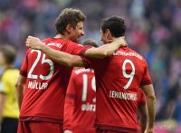 Fussball 1. Bundesliga Saison 15/16: FC Bayern Muenchen - Borussia Dortmund