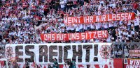 Fussball 1. Bundesliga : Fankurve vom FC Bayern Muenchen mit einem Banner gegen den TSV 1860 MUENCHEN