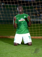 Fussball 1. Bundesliga, Saison 2012/2013, Werder Bremen: Joseph Akpala im exklusiven Pressefoto ULMER Fotoshooting