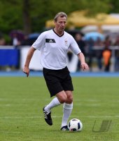 Fussball / Promi-Benefizfussballspiel in Tuebingen