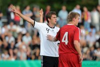 Fussball International  U 20 Laenderspiel:  Stefan Bell (li, Deutschland) gegen  Mariusz Mikoda (re, Polen)