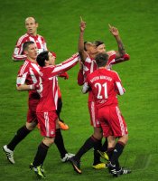Fussball 1. Bundesliga : JUBEL Bastian Schweinsteiger, Arjen Robben, Danijel Pranjic, Luiz Gustavo, Anatoliy Tymoshchuk, Philipp Lahm (v.li., FC Bayern Muenchen)
