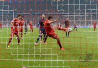 FUSSBALL INTERNATIONAL CHL HALBFINALE 12/13: FC Bayern Muenchen - FC Barcelona