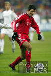 FUSSBALL CHL  Roy Makaay  (FCB) am Ball