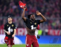 Fussball 1. Bundesliga Saison 21/22: JUBEL FC Bayern Muenchen feiert die 32. Meisterschaft