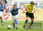 Fussball 1. Bundesliga: Schalke - Dortmund, Zweikampf