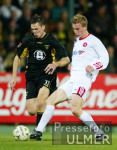 FUSSBALL 2. Bundesliga: Aachen - 1. FC Nuernberg, Zweikampf enttaeuscht