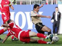 Fussball 1. Bundesliga: FSV Mainz 05 - Bayern Muenchen, Zweikampf