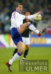 Fussball: Deutschland - Frankreich, ZIDANE Einzelaktion