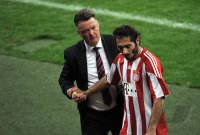 Fussball 1. Bundesliga : Trainer Louis van Gaal, Hamit Altintop (v.li., FC Bayern Muenchen)