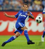 Fussball 1. Bundesliga, Schalke: JONES Einzelaktion am Ball
