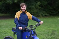 Mechatronik - Student Elias Pfeffer mit seinem selbstgebauten E-Bike