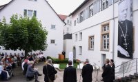 Enthuellung Bischof Sproll Stele in Rottenburg
