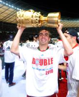 Fussball: DFB Pokal Finale: JUBEL  Philipp Lahm  (FCB)