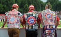 Fussball 1. Bundesliga:  FC Bayern Muenchen Fans mit Kutten