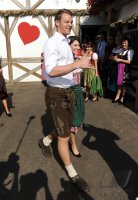 FUSSBALL 1. BUNDESLIGA: Torwart Manuel Neuer mit Freundin Katrin (FC Bayern Muenchen)