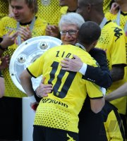 Fussball 1. Bundesliga : Borussia Dortmund  feiert die Deutsche Meisterschaft 2011