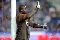 Fussball International Testspiel: Torwart Guy Roland NDY ASSEMBE (Kamerun)