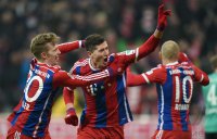 Fussball 1. Bundesliga Saison 14/15: FC Bayern Muenchen - FC Schalke 04