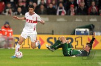 Fussball 1. Bundesliga  Saison 2010/2011: Ciprian Marica (li, VfB Stuttgart) gegen Sebastian Proedl (re, SV Werder Bremen)