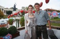 FUSSBALL 1. BUNDESLIGA 14/15:  FC Bayern Muenchen besucht das Oktoberfest 2014