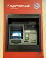 Fussball 1. Bundesliga : HypoVereinsbank Geldautomat im FCB Megastore in der Allianz Arena