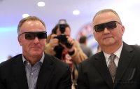Fussball 1. Bundesliga, Saison 2011/2012:  Hans Wienands, Senior Vice President Samsung Electronics mit Vorstandsvorsitzender Karl Heinz Rummenigge (FC Bayern Muenchen)