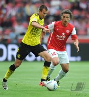 Fussball 1. Bundesliga : Kevin Grosskreutz (li, Borussia Dortmund) gegen Julian Baumgartlinger (re, 1. FSV Mainz 05)