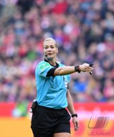 Fussball 1. Bundesliga Saison 19/20: FC Bayern Muenchen - FC Augsburg