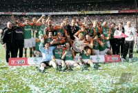 Fussball 1. Bundesliga: Bremen - Leverkusen, MANNSCHAFTSFOTO mit Meisterschale