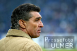 Fussball Bundesliga, S04, ASSAUER schaut ueber die Schulter