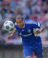 FUSSBALL 1. BUNDESLIGA:  JONES  (Schalke)