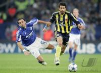 Fussball Champions League: Schalke - Istanbul, Zweikampf