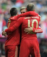 Fussball 1. Bundesliga, Saison 2011/2012: JUBEL nach dem Tor zum 7:0, Franck Ribery (li.) Philipp Lahm (Mitte) und Arjen Robben (FC Bayern Muenchen)