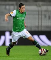 FUSSBALL, EUROPA LEAGUE GRUPPENPHASE: Bremen OEZIL am Ball