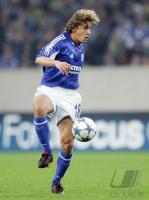 Fussball CL: Schalke, RAFINHA Einzelaktion am Ball