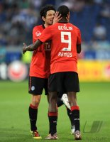 2. Fussball Bundesliga: JUBEL Levan Kobiashvili mit Adrian Ramos (v.li., Hertha BSC Berlin)