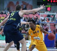 Basketball 1. Bundesliga 15/16 Hauptrunde: Walter Tigers Tuebingen - Alba Berlin