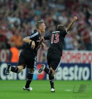 Fussball CHL  Saison 2011/2012: JUBEL nach dem TOR zum 1:0 von Bastian Schweinsteiger mit Rafinha (v. li., FC Bayern Muenchen)