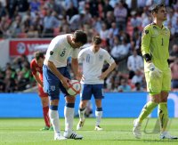 Fussball International EM 2012-Qualifikation:  Frank Lampard (li, England) gegen Diego BENAGLIO (re, Schweiz)