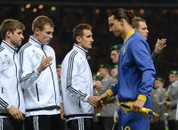 Fussball International WM Qualifikation 2014:  Thomas Mueller, Holger Badstuber, Miroslav Klose  (v.li., Deutschland)  mit Zlatan Ibrahimovic (Schweden)