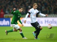 Fussball 1. Bundesliga Saison 12/13: Sokratis Papastathopoulos (li, SV Werder Bremen) gegen Marcel Risse (1. FSV Mainz 05)