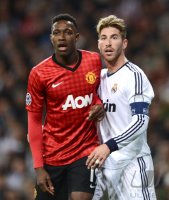 FUSSBALL INTERNATIONAL CHL ACHTELFINALE 12/13:  Daniel Welbeck (li, Manchester United FC) mit Sergio Ramos (Real Madrid)