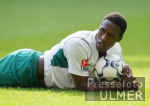 Fussball 1. Bundesliga: WOLFSBURG, THIAM am Boden
