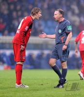 Fussball 1. Bundesliga : Stefan Kiessling (Leverkusen)  mit Schiri Lutz Wagner