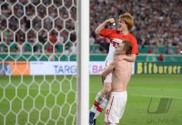 FUSSBALL DFB POKAL  Saison 2012/2013:  JUBEL Alexandru Maxim (VfB Stuttgart) und Gotoku Sakai (VfB Stuttgart)