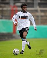 FUSSBALL, INTERNATIONAL: Deutschland U18, BASALA Einzelaktion