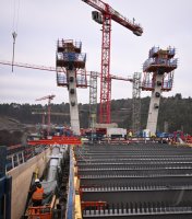 Neckartalbruecke der Bundesstrasse 32 ueber das Neckartal bei Horb