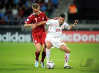 Fussball U21-Europameisterschaft 2011: Nicolai Jorgensen (li, Daenemark) gegen Xavier Hochstrasser (re, Schweiz)